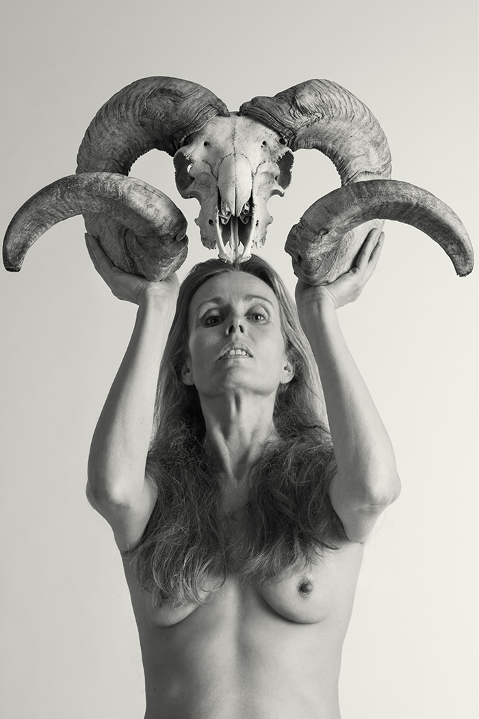 BLAL1098-nude-woman-holding-a-sheep-skull